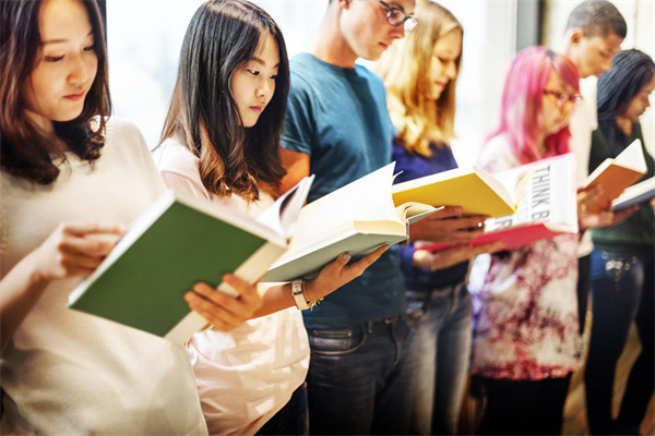 2025年咸宁中专可以考大学的学校