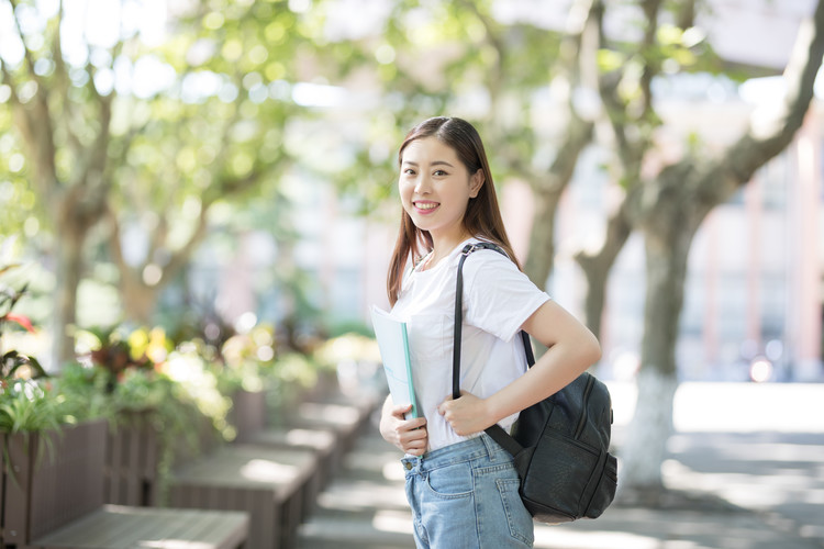 长沙英蓝中等职业学校毕业后安排工作吗